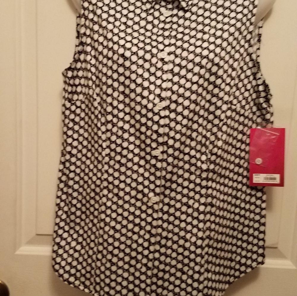 Sleeveless blouse dressy/casual NWT